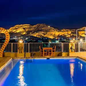 3* Hotel Thebes